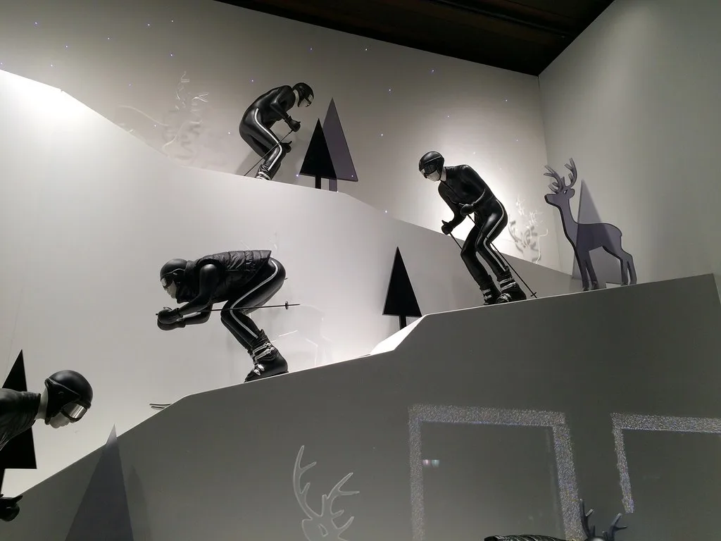 Moncler — installazioni per boutique luxury — Foto del progetto 1