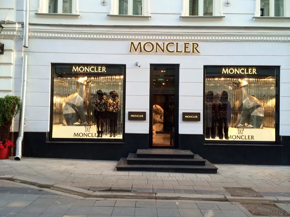 Moncler — installazioni per boutique luxury — Foto del progetto 3